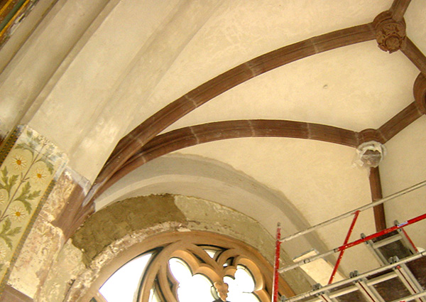 Netzgewölbe traditionell verputzt mit Kalkzementputz plus Kalkglätte während der Restaurierung.